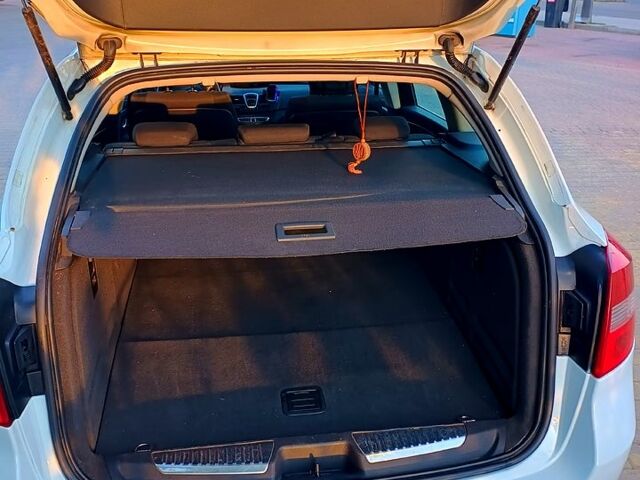 Белый Рено Лагуна, объемом двигателя 1.5 л и пробегом 306 тыс. км за 5800 $, фото 3 на Automoto.ua