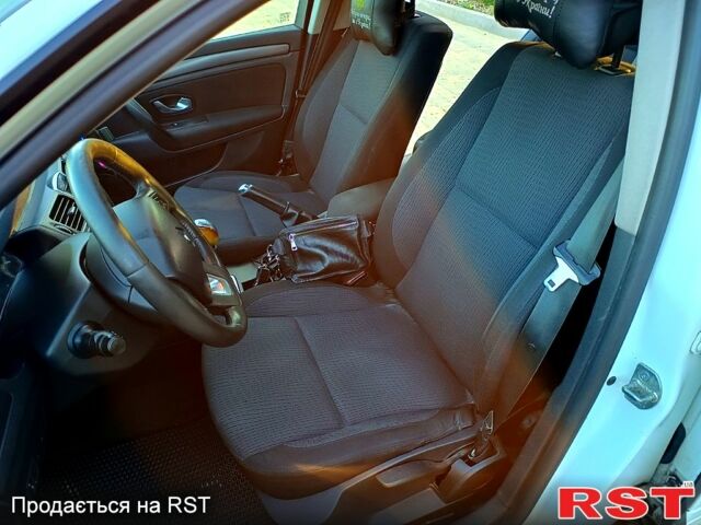 Белый Рено Лагуна, объемом двигателя 1.5 л и пробегом 306 тыс. км за 5800 $, фото 7 на Automoto.ua