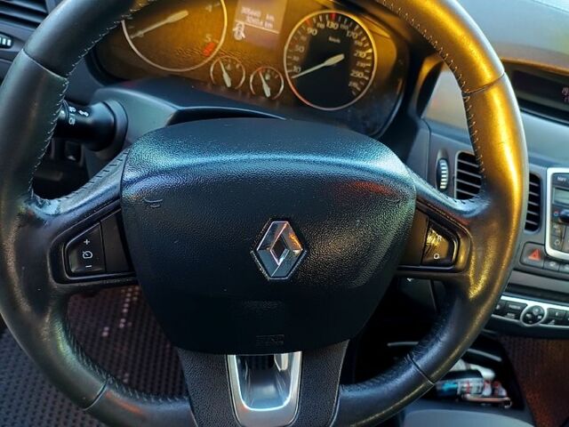 Белый Рено Лагуна, объемом двигателя 1.5 л и пробегом 306 тыс. км за 5800 $, фото 8 на Automoto.ua