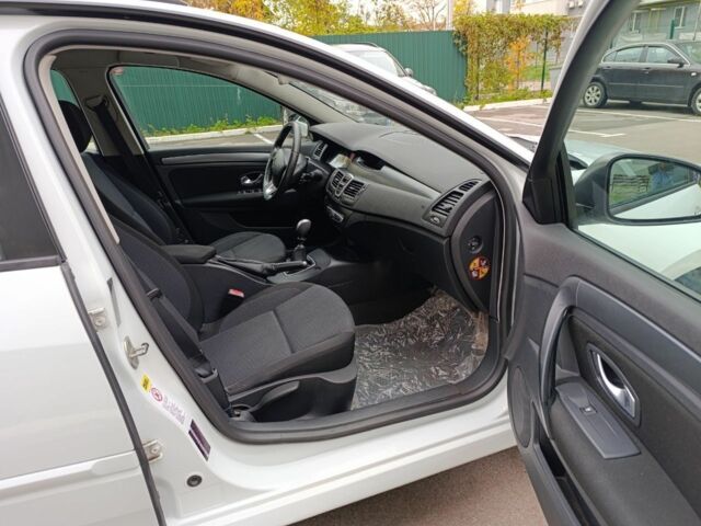 Рено Лагуна 2009 в Харькове на Automoto.ua Белый Рено Лагуна, объемом двигателя 1.5 л и пробегом 197 тыс. км за 5850 $, фото 4 на Automoto.ua