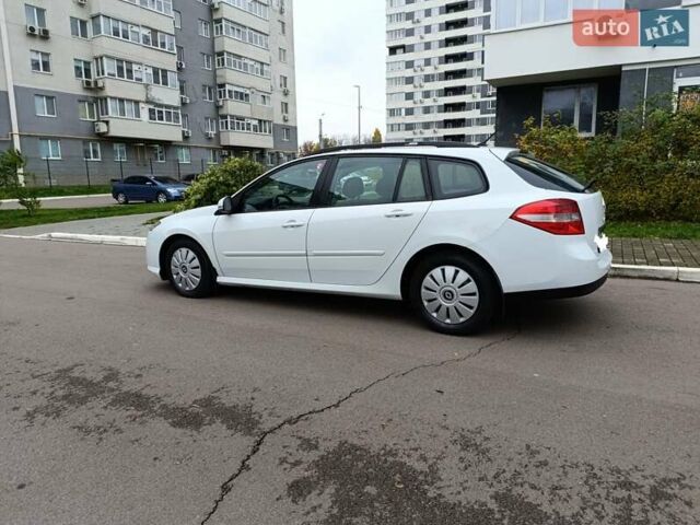 Рено Лагуна 2009 в Харькове на Automoto.ua Белый Рено Лагуна, объемом двигателя 1.46 л и пробегом 197 тыс. км за 5850 $, фото 4 на Automoto.ua