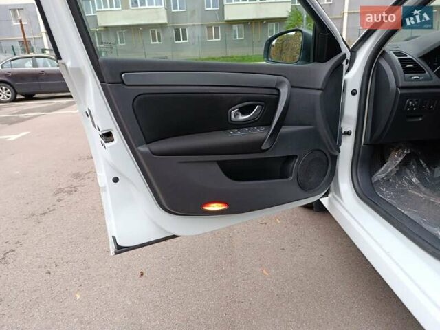 Рено Лагуна 2009 в Харькове на Automoto.ua Белый Рено Лагуна, объемом двигателя 1.46 л и пробегом 197 тыс. км за 5850 $, фото 5 на Automoto.ua