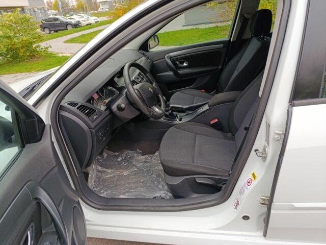 Рено Лагуна 2009 в Харькове на Automoto.ua Белый Рено Лагуна, объемом двигателя 1.5 л и пробегом 197 тыс. км за 5850 $, фото 3 на Automoto.ua