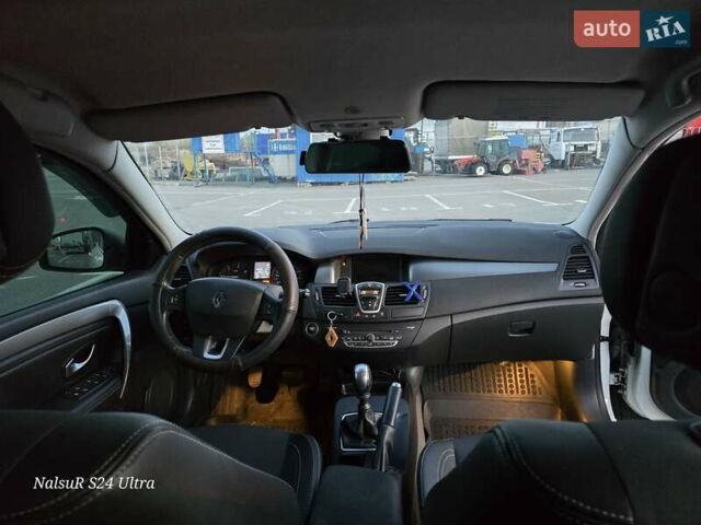 Белый Рено Лагуна, объемом двигателя 2 л и пробегом 280 тыс. км за 6900 $, фото 3 на Automoto.ua