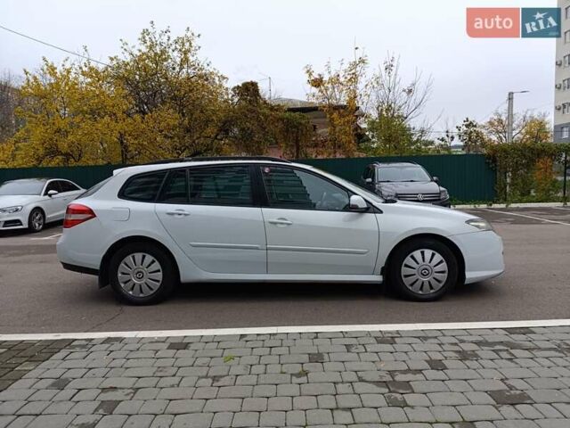 Рено Лагуна 2009 в Харькове на Automoto.ua Белый Рено Лагуна, объемом двигателя 1.46 л и пробегом 197 тыс. км за 5850 $, фото 6 на Automoto.ua