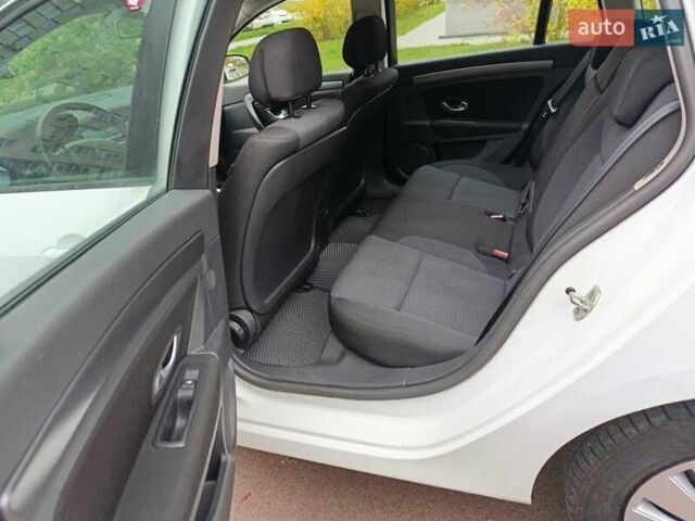 Рено Лагуна 2009 в Харькове на Automoto.ua Белый Рено Лагуна, объемом двигателя 1.46 л и пробегом 197 тыс. км за 5850 $, фото 3 на Automoto.ua