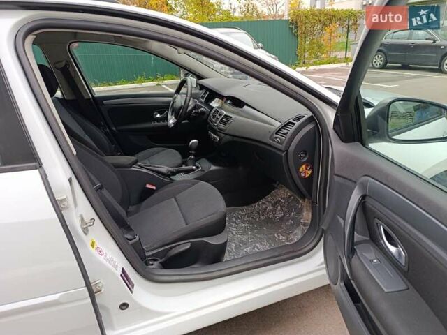 Рено Лагуна 2009 в Харькове на Automoto.ua Белый Рено Лагуна, объемом двигателя 1.46 л и пробегом 197 тыс. км за 5850 $, фото 14 на Automoto.ua