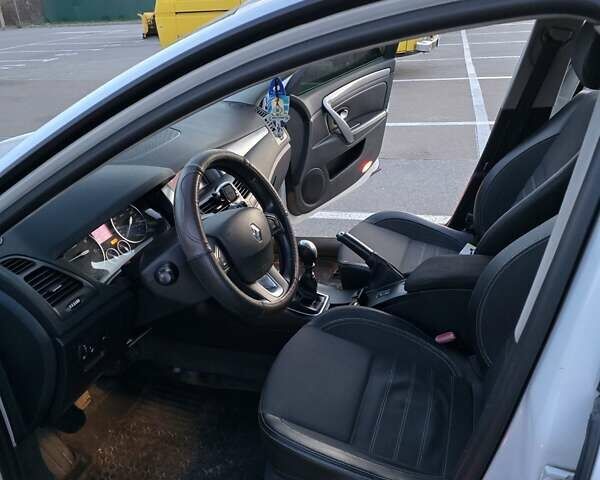 Белый Рено Лагуна, объемом двигателя 2 л и пробегом 280 тыс. км за 6900 $, фото 7 на Automoto.ua