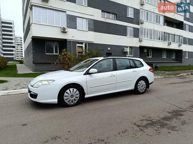 Рено Лагуна 2009 в Харькове на Automoto.ua Белый Рено Лагуна, объемом двигателя 1.46 л и пробегом 197 тыс. км за 5850 $, фото 2 на Automoto.ua