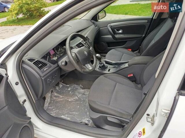 Рено Лагуна 2009 в Харькове на Automoto.ua Белый Рено Лагуна, объемом двигателя 1.46 л и пробегом 197 тыс. км за 5850 $, фото 11 на Automoto.ua