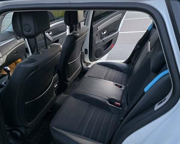 Белый Рено Лагуна, объемом двигателя 2 л и пробегом 280 тыс. км за 6900 $, фото 5 на Automoto.ua