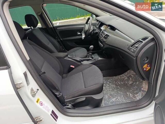 Рено Лагуна 2009 в Харькове на Automoto.ua Белый Рено Лагуна, объемом двигателя 1.46 л и пробегом 197 тыс. км за 5850 $, фото 15 на Automoto.ua