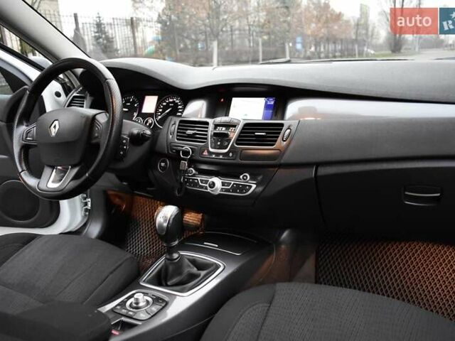 Белый Рено Лагуна, объемом двигателя 1.5 л и пробегом 183 тыс. км за 5900 $, фото 9 на Automoto.ua