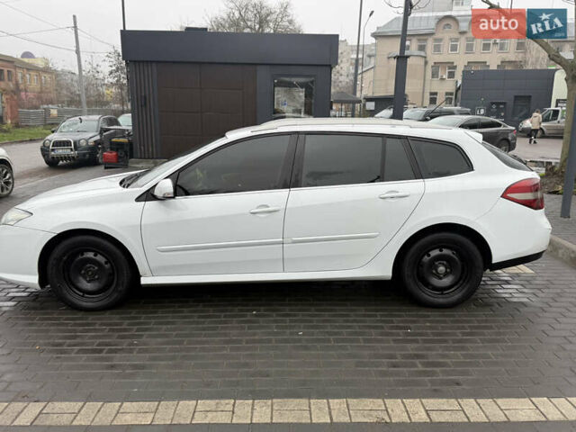 Белый Рено Лагуна, объемом двигателя 1.46 л и пробегом 348 тыс. км за 5300 $, фото 5 на Automoto.ua