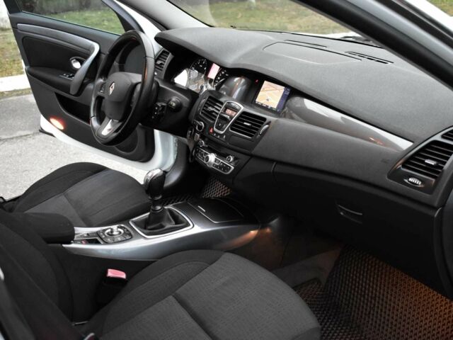 Белый Рено Лагуна, объемом двигателя 1.5 л и пробегом 183 тыс. км за 5700 $, фото 8 на Automoto.ua