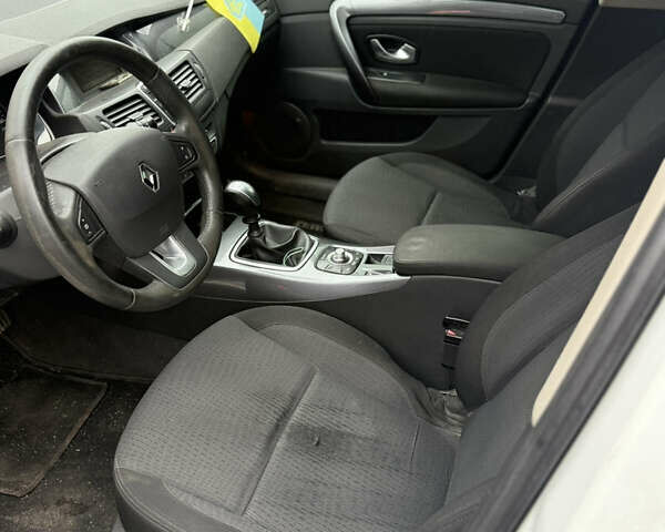 Белый Рено Лагуна, объемом двигателя 1.46 л и пробегом 348 тыс. км за 5300 $, фото 7 на Automoto.ua