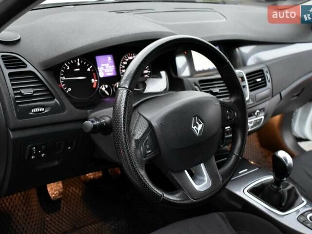 Белый Рено Лагуна, объемом двигателя 1.5 л и пробегом 183 тыс. км за 5900 $, фото 11 на Automoto.ua