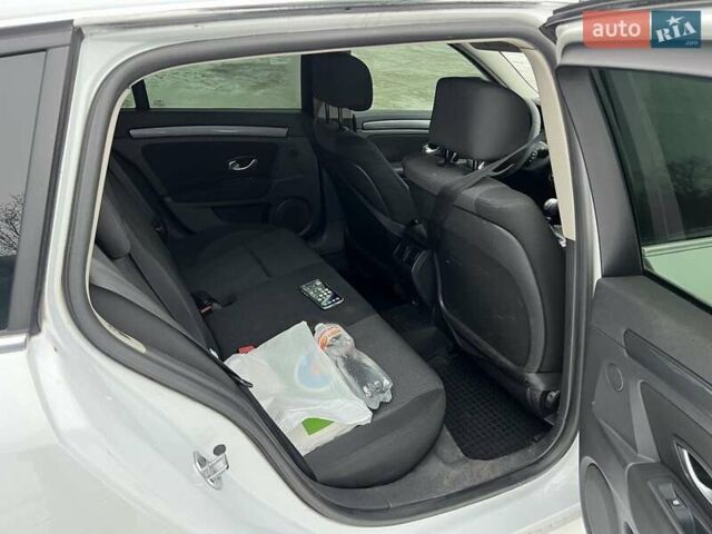 Білий Рено Лагуна, об'ємом двигуна 1.5 л та пробігом 347 тис. км за 5200 $, фото 9 на Automoto.ua