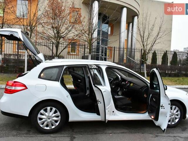 Белый Рено Лагуна, объемом двигателя 1.5 л и пробегом 183 тыс. км за 5900 $, фото 18 на Automoto.ua