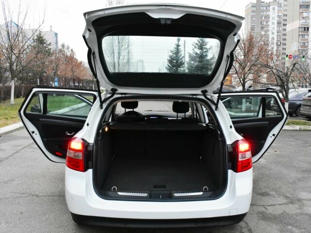 Белый Рено Лагуна, объемом двигателя 1.5 л и пробегом 183 тыс. км за 5700 $, фото 18 на Automoto.ua