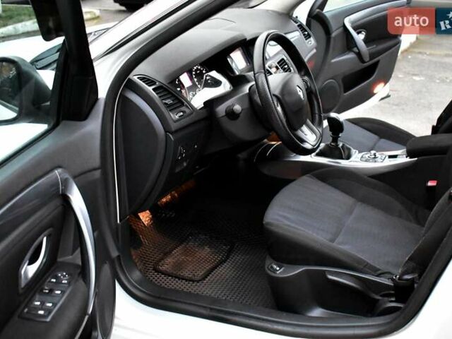 Белый Рено Лагуна, объемом двигателя 1.5 л и пробегом 183 тыс. км за 5900 $, фото 14 на Automoto.ua