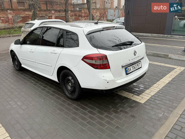 Белый Рено Лагуна, объемом двигателя 1.46 л и пробегом 348 тыс. км за 5300 $, фото 4 на Automoto.ua