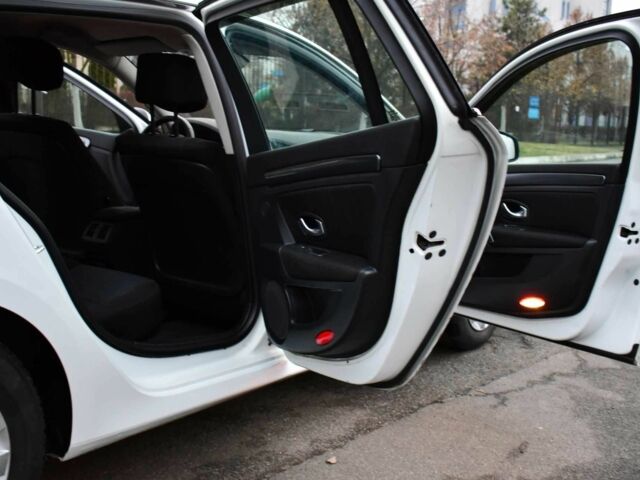 Белый Рено Лагуна, объемом двигателя 1.5 л и пробегом 183 тыс. км за 5700 $, фото 16 на Automoto.ua