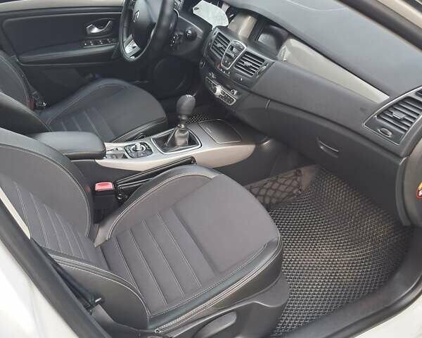 Белый Рено Лагуна, объемом двигателя 1.5 л и пробегом 287 тыс. км за 9000 $, фото 8 на Automoto.ua