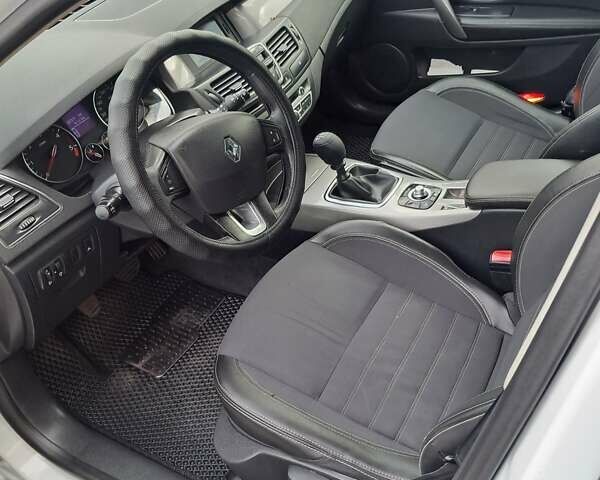 Белый Рено Лагуна, объемом двигателя 1.5 л и пробегом 287 тыс. км за 9000 $, фото 7 на Automoto.ua