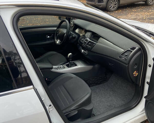 Белый Рено Лагуна, объемом двигателя 1.46 л и пробегом 323 тыс. км за 6800 $, фото 8 на Automoto.ua