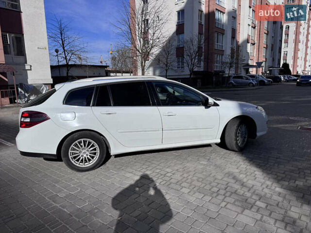 Белый Рено Лагуна, объемом двигателя 1.5 л и пробегом 201 тыс. км за 6300 $, фото 4 на Automoto.ua