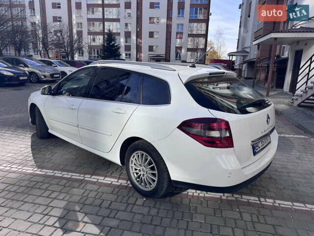 Белый Рено Лагуна, объемом двигателя 1.5 л и пробегом 201 тыс. км за 6300 $, фото 3 на Automoto.ua