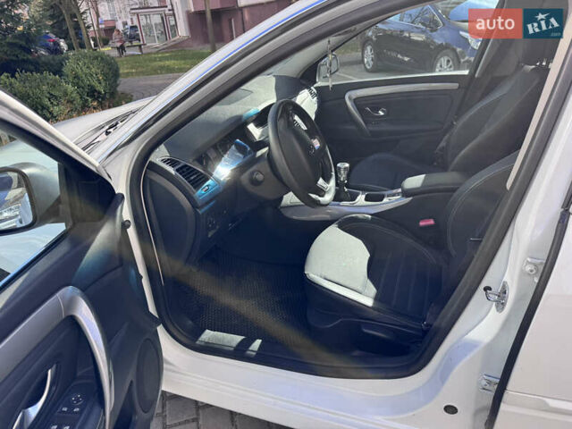 Белый Рено Лагуна, объемом двигателя 1.5 л и пробегом 201 тыс. км за 6300 $, фото 10 на Automoto.ua