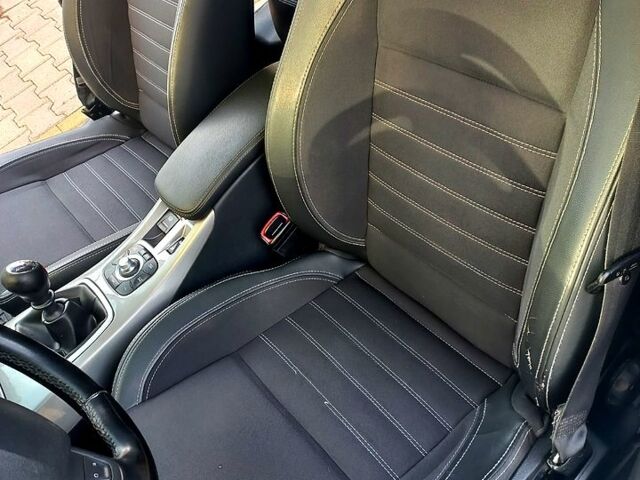 Белый Рено Лагуна, объемом двигателя 2 л и пробегом 273 тыс. км за 6700 $, фото 5 на Automoto.ua