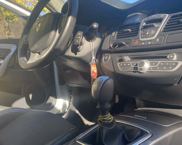 Белый Рено Лагуна, объемом двигателя 1.46 л и пробегом 344 тыс. км за 7300 $, фото 21 на Automoto.ua