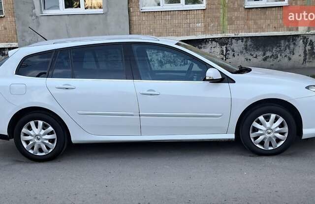 Белый Рено Лагуна, объемом двигателя 1.5 л и пробегом 287 тыс. км за 9000 $, фото 10 на Automoto.ua