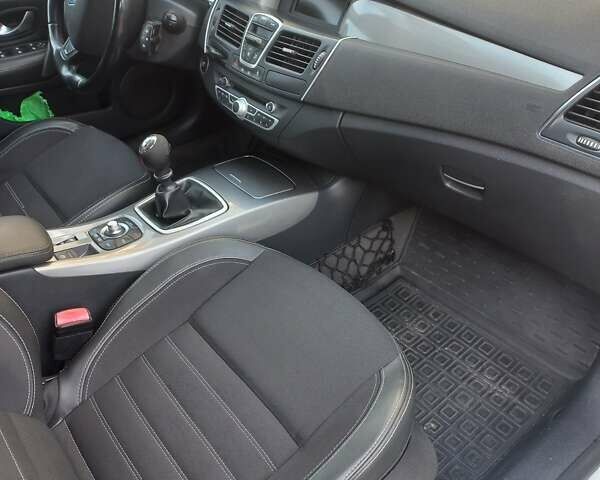 Белый Рено Лагуна, объемом двигателя 2 л и пробегом 273 тыс. км за 7200 $, фото 16 на Automoto.ua