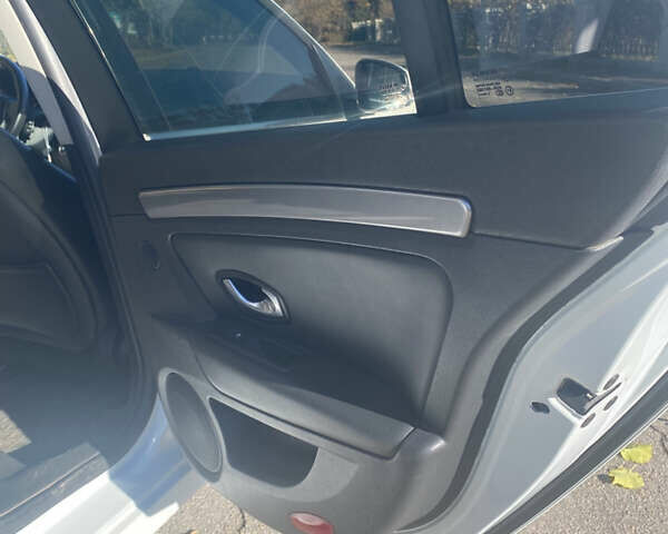 Белый Рено Лагуна, объемом двигателя 1.46 л и пробегом 344 тыс. км за 7300 $, фото 17 на Automoto.ua