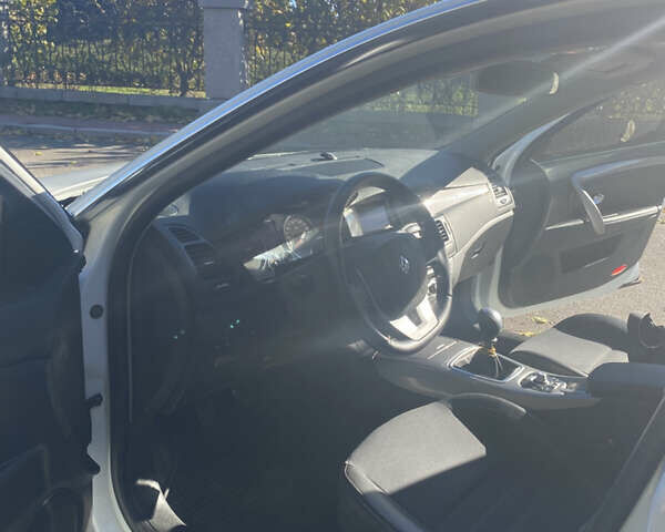 Белый Рено Лагуна, объемом двигателя 1.46 л и пробегом 344 тыс. км за 7300 $, фото 25 на Automoto.ua