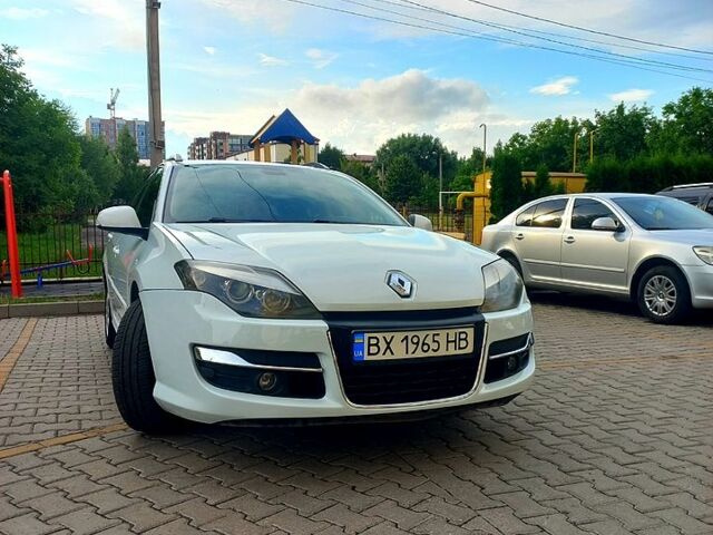 Белый Рено Лагуна, объемом двигателя 2 л и пробегом 273 тыс. км за 6700 $, фото 2 на Automoto.ua