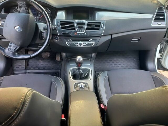 Белый Рено Лагуна, объемом двигателя 2 л и пробегом 273 тыс. км за 6700 $, фото 4 на Automoto.ua