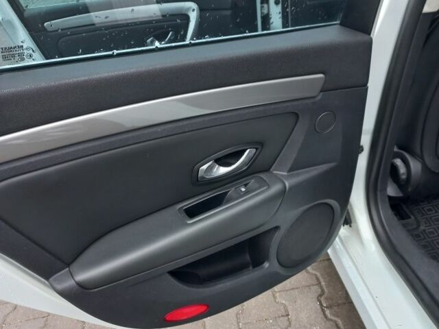 Рено Лагуна 2011 в Хмельницком на Automoto.ua Белый Рено Лагуна, объемом двигателя 2 л и пробегом 274 тыс. км за 6500 $, фото 13 на Automoto.ua