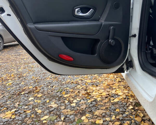 Белый Рено Лагуна, объемом двигателя 1.46 л и пробегом 323 тыс. км за 6800 $, фото 16 на Automoto.ua