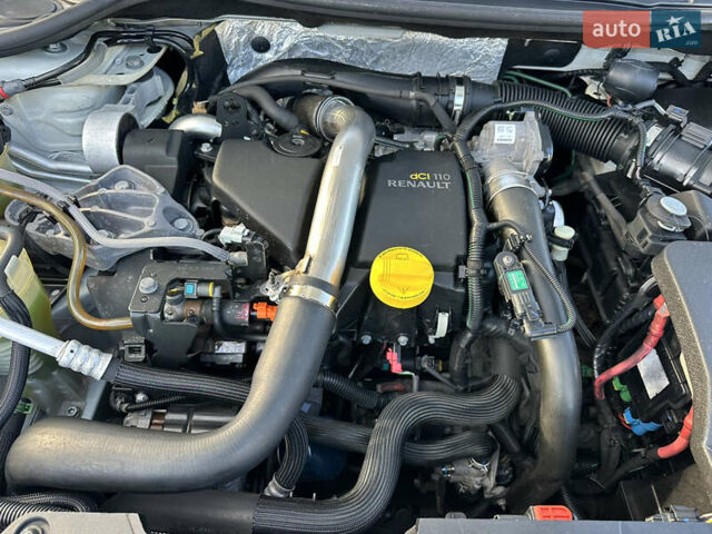 Белый Рено Лагуна, объемом двигателя 1.46 л и пробегом 290 тыс. км за 6999 $, фото 4 на Automoto.ua