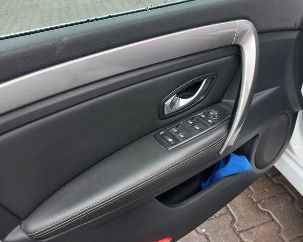 Белый Рено Лагуна, объемом двигателя 2 л и пробегом 274 тыс. км за 6500 $, фото 12 на Automoto.ua