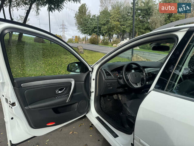 Белый Рено Лагуна, объемом двигателя 1.46 л и пробегом 251 тыс. км за 5950 $, фото 16 на Automoto.ua