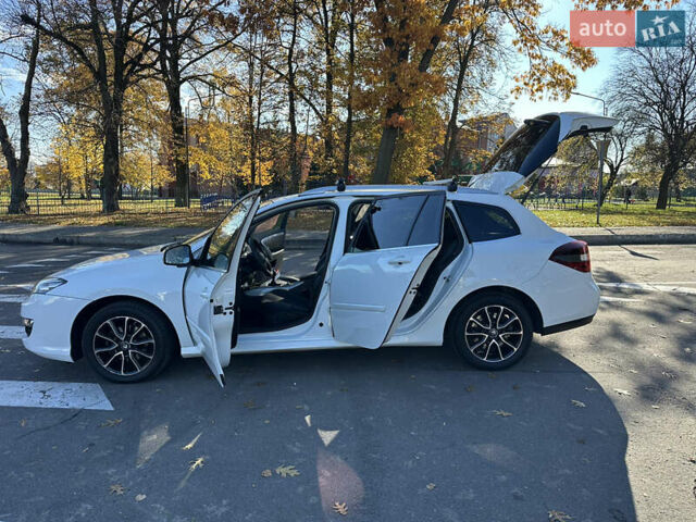 Белый Рено Лагуна, объемом двигателя 1.46 л и пробегом 290 тыс. км за 6999 $, фото 56 на Automoto.ua