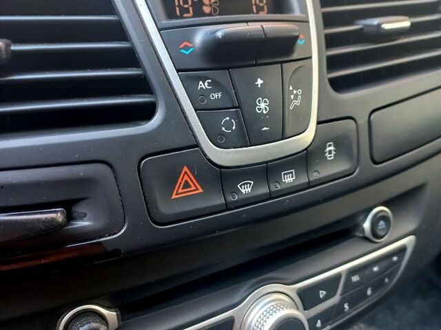 Белый Рено Лагуна, объемом двигателя 2 л и пробегом 273 тыс. км за 6700 $, фото 7 на Automoto.ua