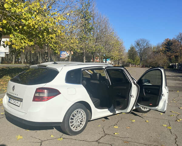 Белый Рено Лагуна, объемом двигателя 1.46 л и пробегом 344 тыс. км за 7300 $, фото 10 на Automoto.ua