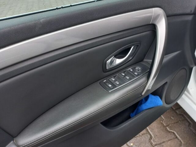 Рено Лагуна 2011 в Хмельницком на Automoto.ua Белый Рено Лагуна, объемом двигателя 2 л и пробегом 274 тыс. км за 6500 $, фото 12 на Automoto.ua